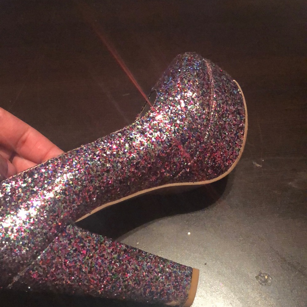 Shoes - Picture 2 of 4